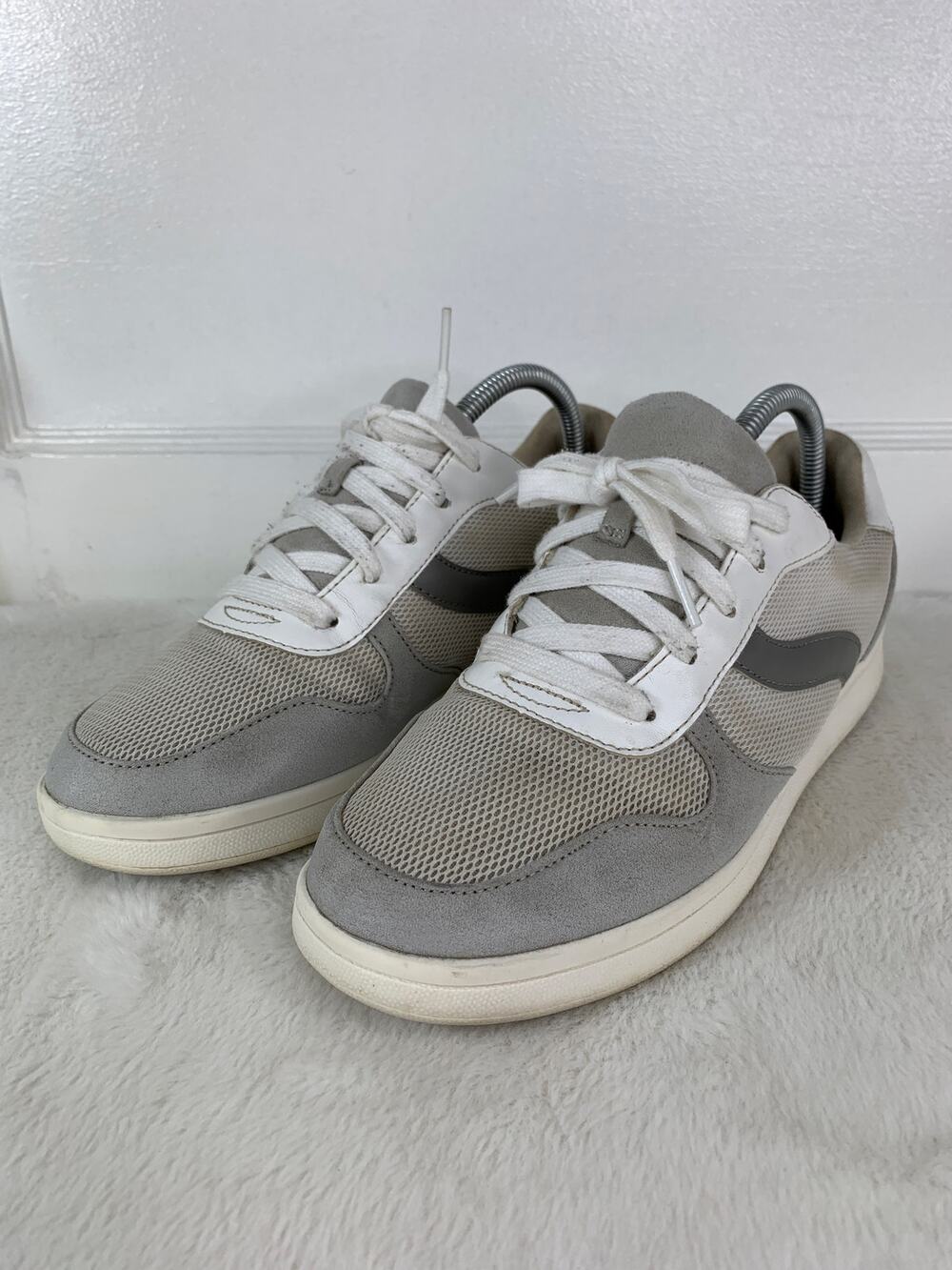 Old Navy Women’s Classic Sneakers White Gray Size 9 Casual Shoes